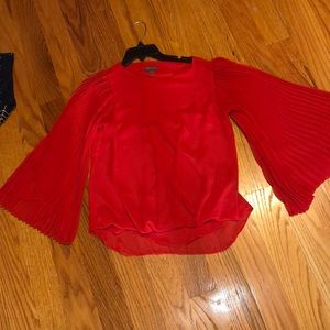 elegant Vince camuto vampire sleeve top